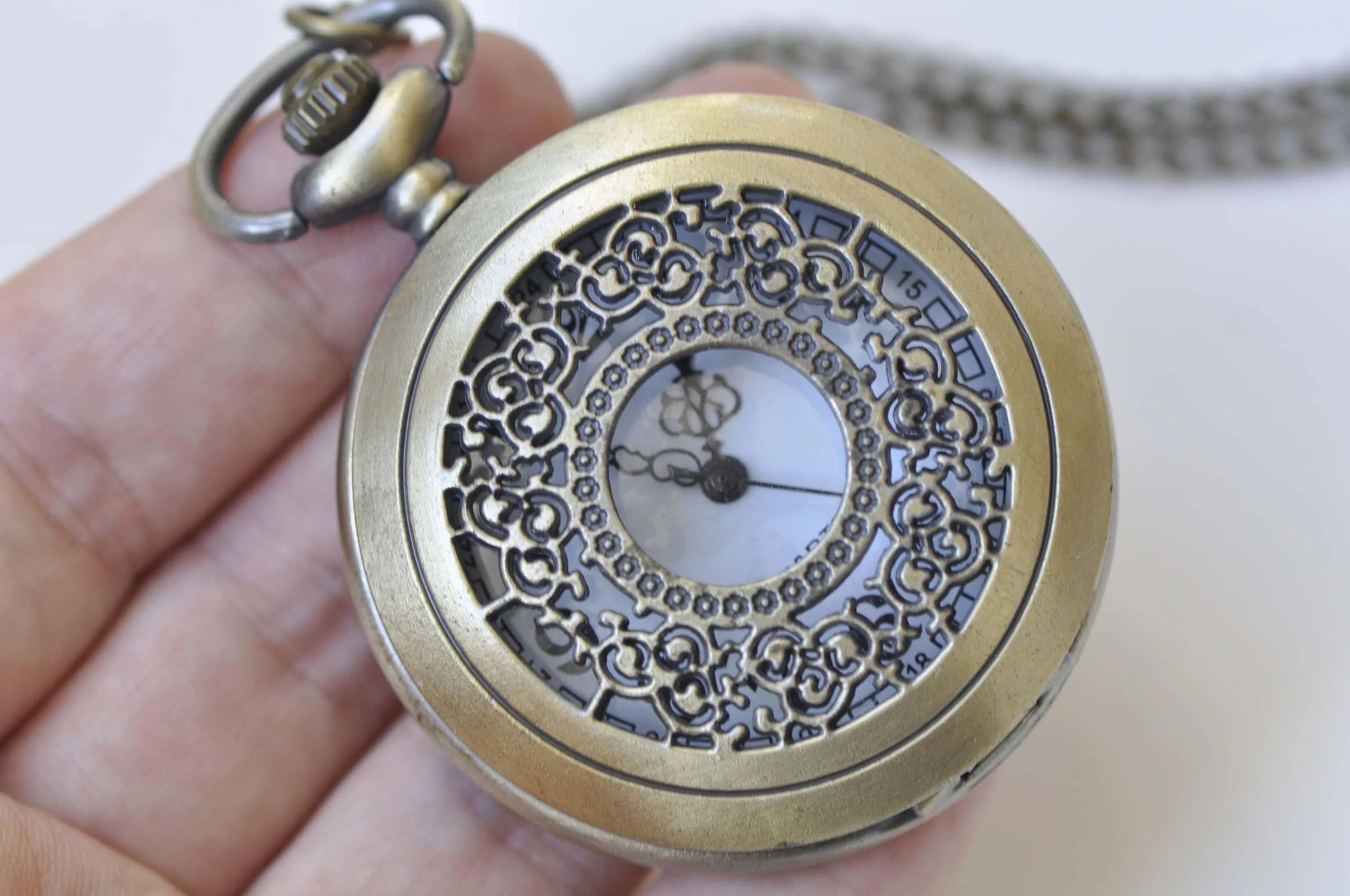 1 PC Antique Bronze Steampunk Round Pocket Watch Necklace A3357
