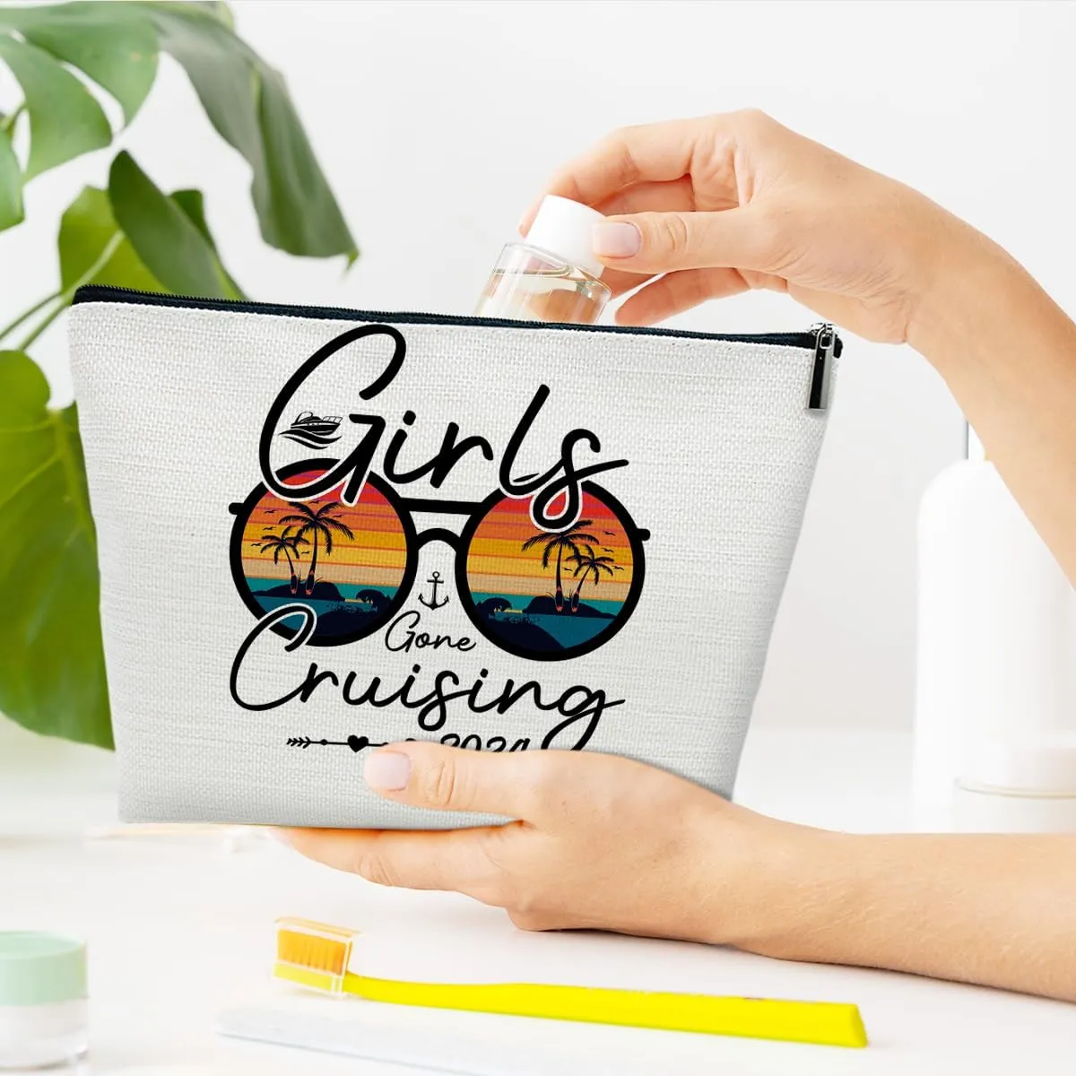 Cruise Lover Makeup Bag Summer Vacation Gift, Cosmetic Bag Travel Organizer Zipper Pouch For Family, Beach Lovers, Cruise Travel Gift and Beach Theme Decor